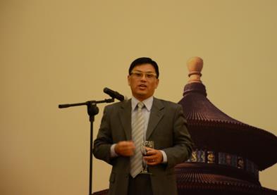 賽默飛中國色譜業(yè)務(wù)高級商務(wù)運(yùn)營總監(jiān)梁曉峰先生在正式歡迎晚宴上致辭